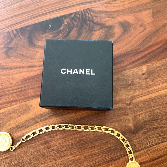 Authentic CHANEL  gold belt - Picture 6 of 6